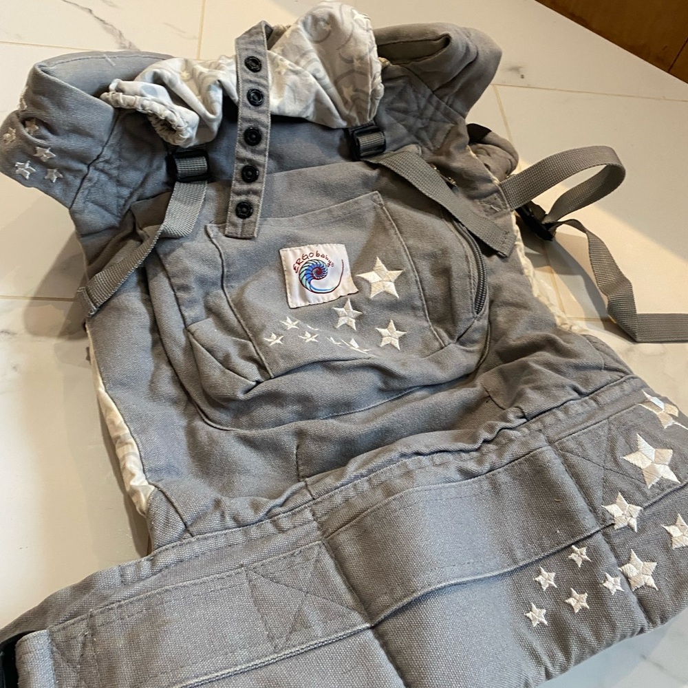 Gray Star Embroidered - Picture 2 of 2